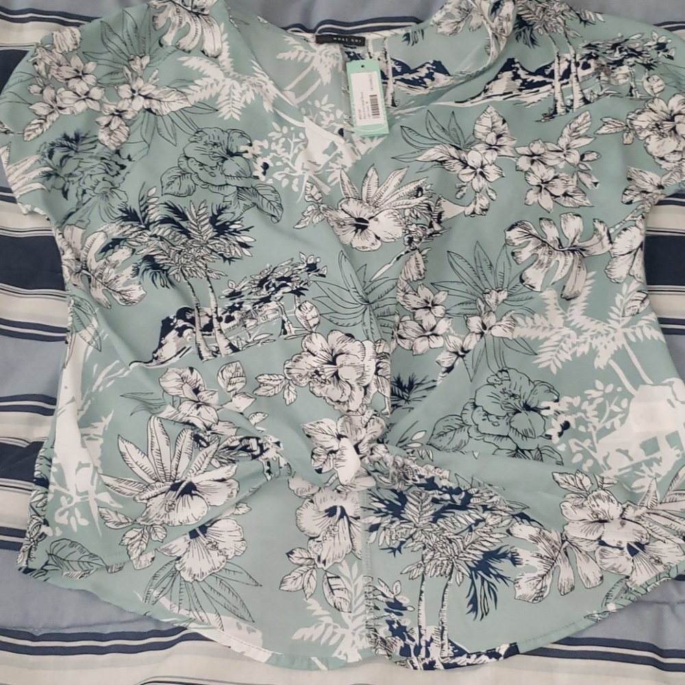 West Kei Floral front twist blouse